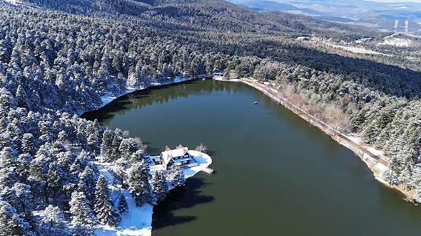 Beyaza bürünen Gölcük Tabiat Parkı dron kamerasında