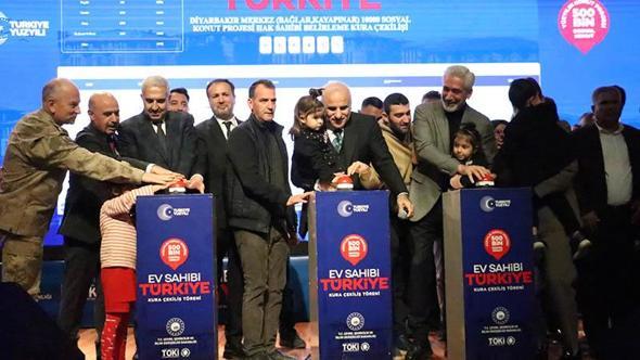 Diyarbakır'da 'Yüzyılın Konut Projesi' kuraları çekildi
