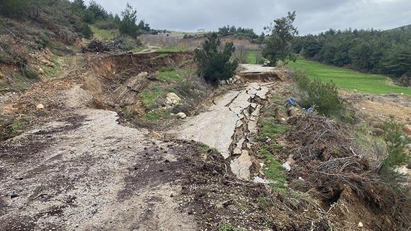 Manisa'da Sülüklü Göl yolunda toprak kayması; yol ulaşıma kapatıldı