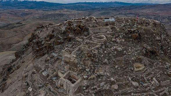 Ziyaretçiler, binlerce yıllık stratejik kaleye teleferikle çıkacak