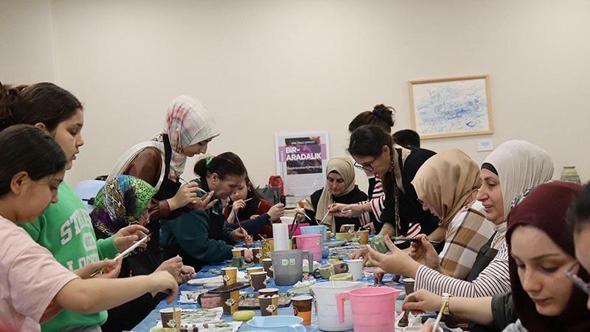 İzmir'de kadınların 'seramik' buluşması; üretime katıldılar