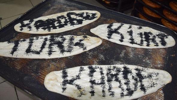 Van'da fırın işletmecisinden ramazan pidesiyle 'kardeşlik' mesajı