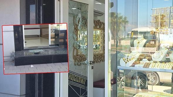 4 altın bileziği gasbeden şüpheli, üzerine kilitlenen dükkanın kapısını kırıp kaçtı