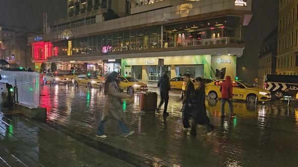İstanbul'da sağanak etkili oldu