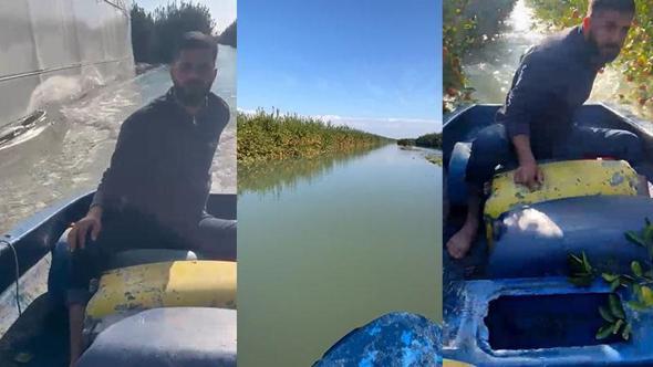 Sular altında kalan bahçesine kayıkla ulaştı