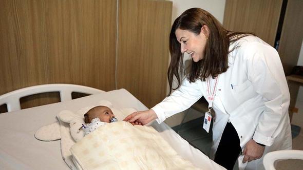 Talha bebeğin dünyada nadir görülen beyin tümörü, 4 saatlik operasyonla alındı