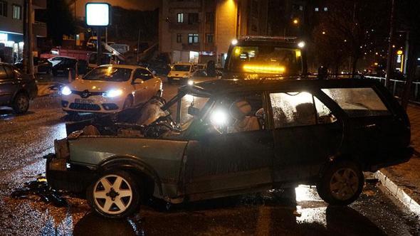 Gümüşhane’de iki otomobil çarpıştı; 1 ölü, 3 yaralı