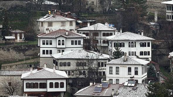 Safranbolu'nun tarihi konakları karla kaplandı