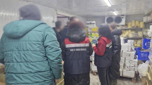 Rize’de bir depoda mevzuata ve tüketime aykırı 9 ton 750 kilo gıdaya el konuldu