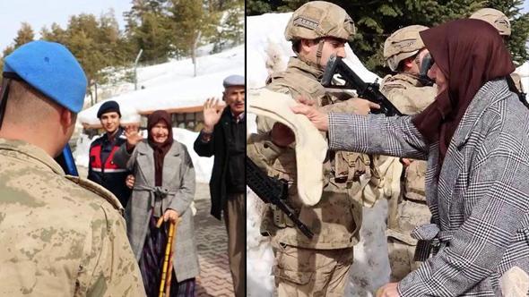 Elleriyle ördüğü çorapları 2 yıldır Mehmetçik’e gönderiyor