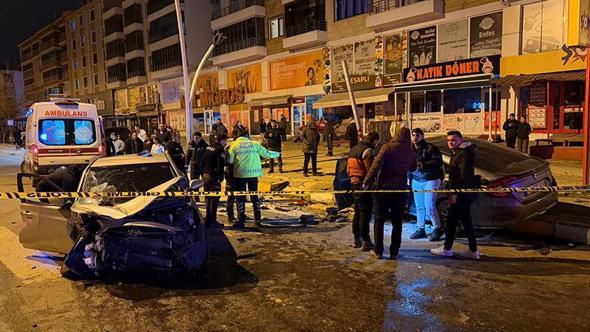 Tunceli’de iki otomobil kafa kafaya çarpıştı: 4 yaralı