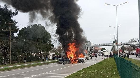 Samsun'da 6 aracın karıştığı kaza sonrası yangın çıktı; 3 yaralı