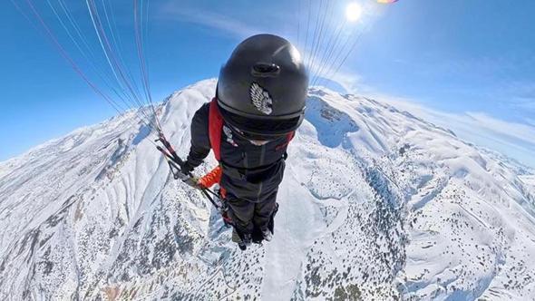 Yarasa adam Ergan Dağı Kayak Merkezi'nde uçtu