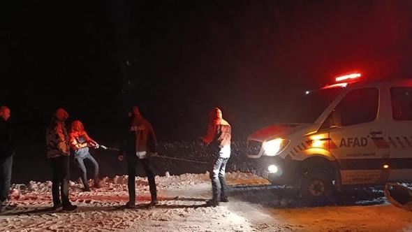 Tipide şarampole kayan araçtaki 4 kişi kurtarıldı