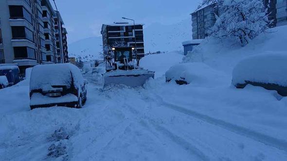 Bitlis kara gömüldü; 300 köy ve mezra yolu ulaşıma kapandı