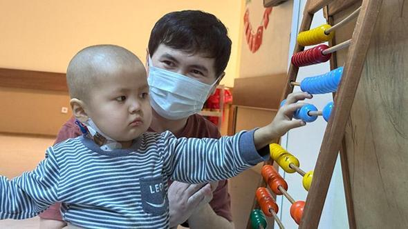 3 yaşındaki Nuryiğit, karaciğer nakliyle hayata tutundu