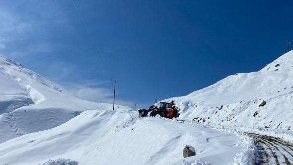 Batman'da 426 kilometrelik yol ağı kardan kapandı