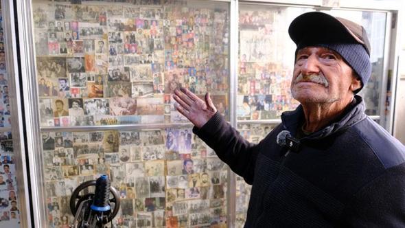 'Boyacı Hasgül' müşterilerden topladığı binlerce fotoğrafla ilçenin hafızası oldu