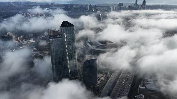 İstanbul'da etkili olan sis havadan görüntülendi