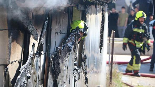 Ev ve yanındaki mobilya atölyesi yandı