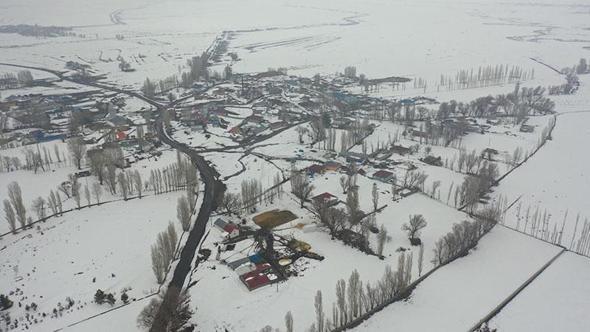 Kars’ta kar kalınlığı yarım metreyi geçti, köyler havadan görüntülendi