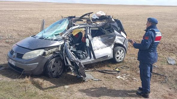 Babasından izinsiz alıp, kuzenleriyle gezintiye çıktığı otomobil TIR’a çarptı: 1 ölü, 3 yaralı