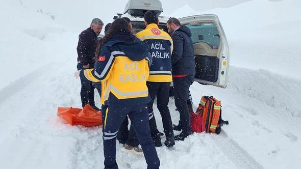 Yolu kapanan köylerdeki hastalar için ekipler seferber oldu
