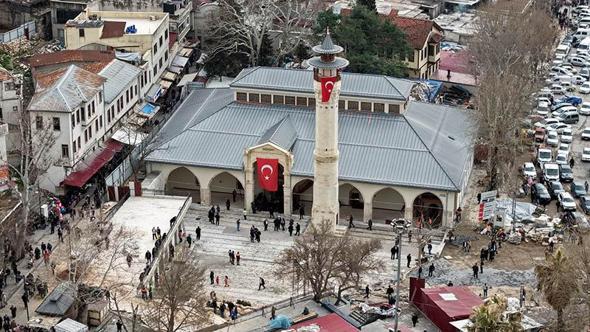 Kahramanmaraş’ın simgesi Ulu Camii’nde 1135 gün sonra ilk namaz