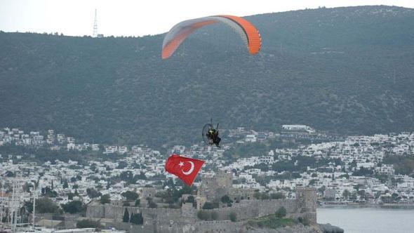 Bodrum semalarında ay yıldızlı 18 Mart anması