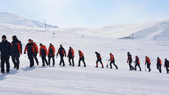 Arama kurtarma teknisyenlerine 'life beep' cihazıyla arama-kurtarma eğitimi