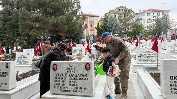 Ankara'da şehitliklerde arife yoğunluğu