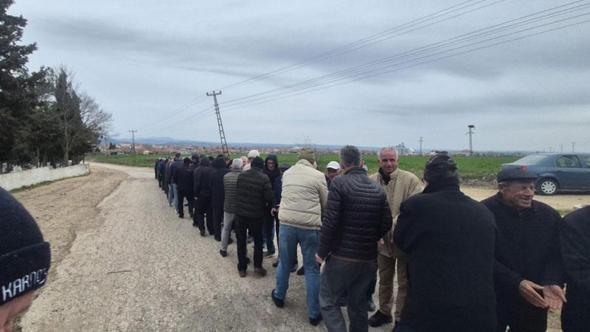 Edirne'de mezarlıkta bayramlaşma geleneği