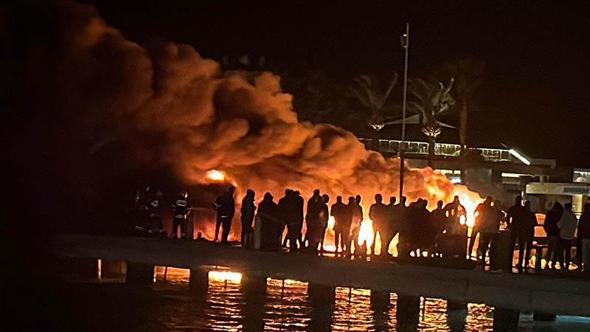 Bodrum'da marinada çıkan yangında 5 motoryat alev alev yanıyor