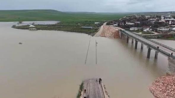 Diyarbakır’da sağanak; Ambar Çayı taştı, yol ve tarlalar sular altında kaldı