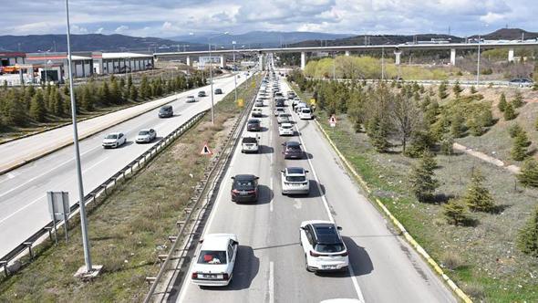 'Kilit kavşak' Kırıkkale'de bayram dönüşü yoğunluğu