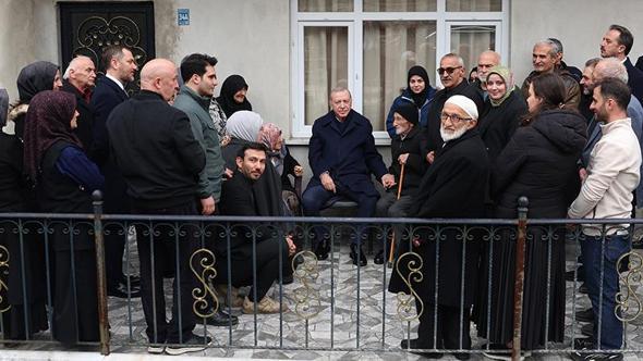 Cumhurbaşkanı Erdoğan, komşularıyla bayramlaştı