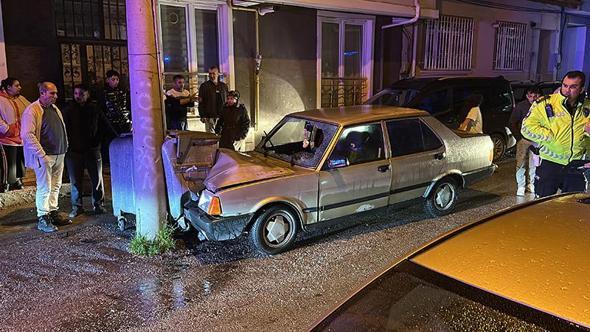 Alkollü sürücünün kullandığı otomobil, elektrik direğine çarptı: 1’i ağır, 2 yaralı