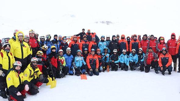 AFAD’dan, 2 bin 200 rakımlı Erciyes’te personele çığ eğitim