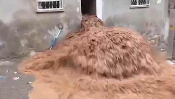 Şanlıurfa’da selin vurduğu evdeki kiracı: Çocuklarımızı güçlükle çıkardık