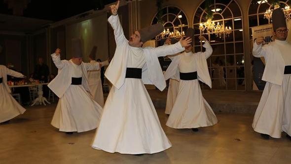 Down sendromlu çocukların semazen ve zeybek gösterisi beğeni topladı