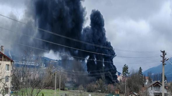 Yangın çıkan depoda zarar oluştu