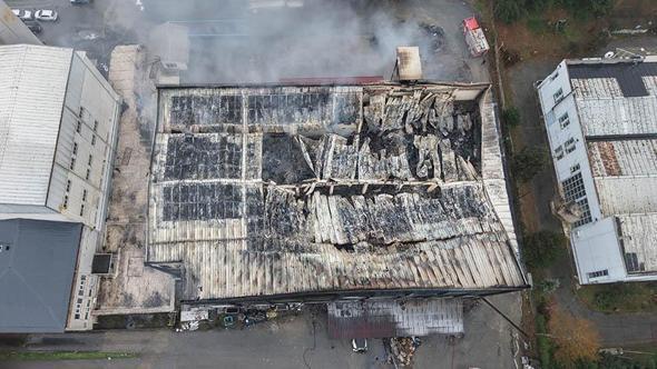 Trabzon’da yanan fındık fabrikasında hasar görüntülendi