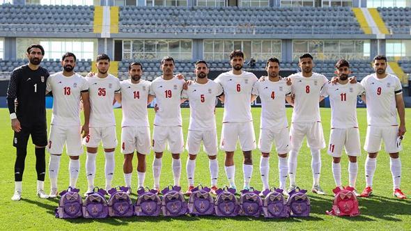 İran Milli Futbol Takımı'ndan, ölen çocuklar için 'çocuk sırt çantalı' mesaj
