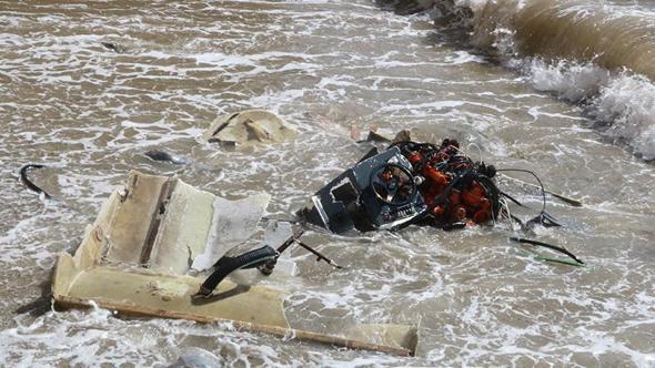 Alabora olan balıkçı teknesindeki 2 kişi yüzerek kurtuldu