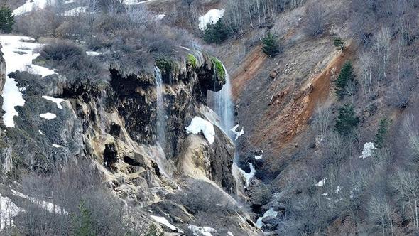 Tabiat parkı ilan edilen Dipsizgöl Şelalesi'nde düzenleme çalışması