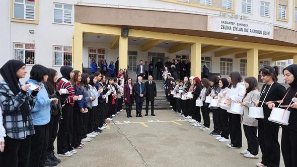 Liselilerden 'geri dönüşüm' orkestrası