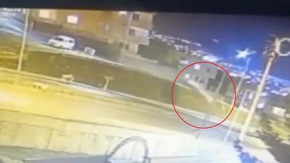 Otomobilin alt yola uçtuğu kaza kamerada: 3 yaralı