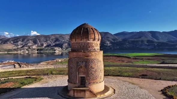 Hasankeyf’in tarihi yapıları ve manzarası dronla görüntülendi