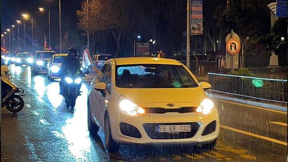 Tekirdağ'da yağmur altında milli sevinç kutlaması