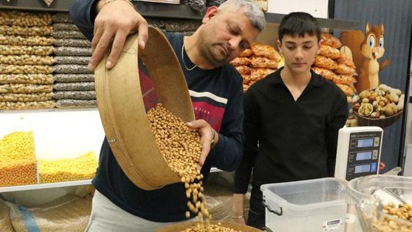 Çırak bulamayan leblebiciler, mesleği çocuklarıyla yaşatmaya çalışıyor